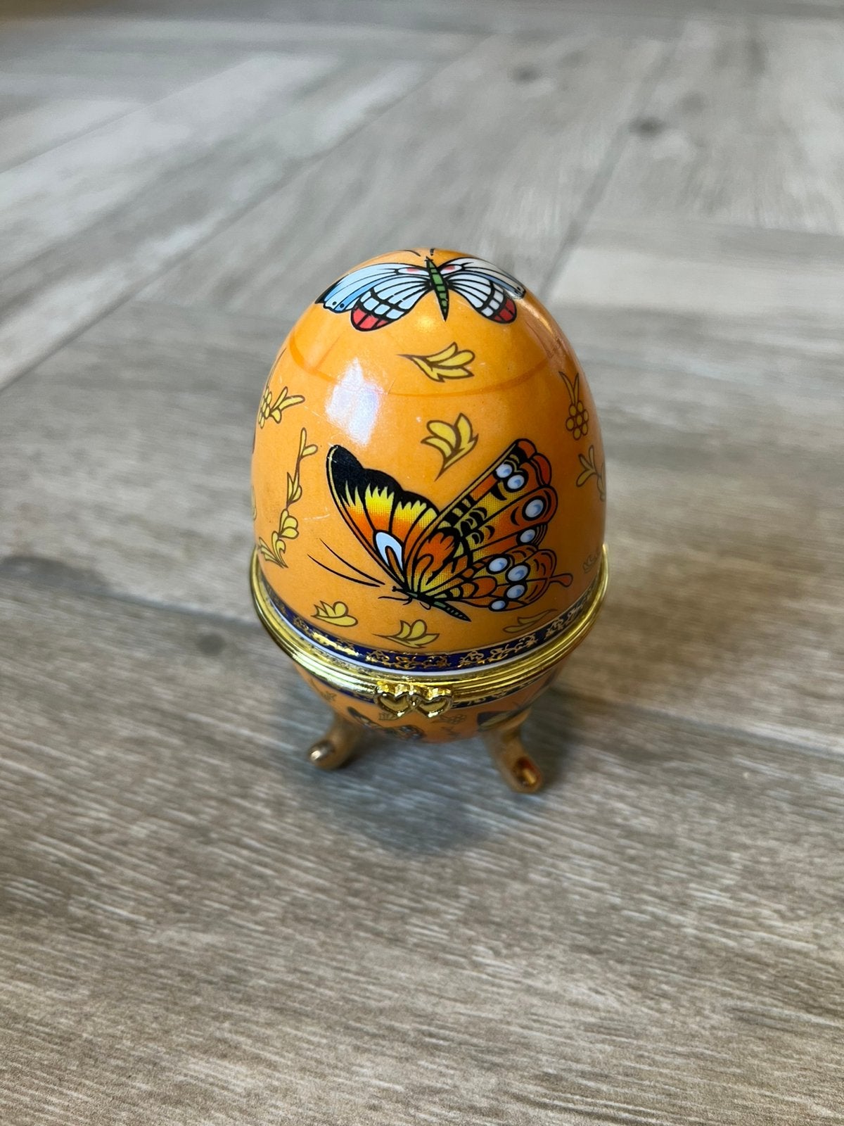 Decoratief sierei op pootjes met vlindermotief, Huis en Inrichting, Ophalen of Verzenden, Gebruikt, Oranje