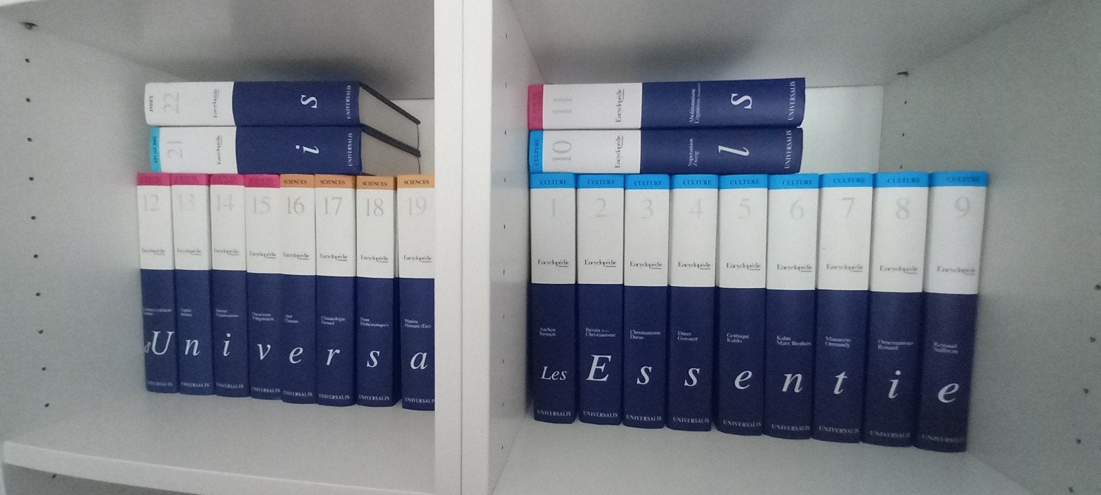 Encyclopedie : Les Essentiels d'Universalis, Boeken, Complete serie, Ophalen of Verzenden, Zo goed als nieuw, Algemeen