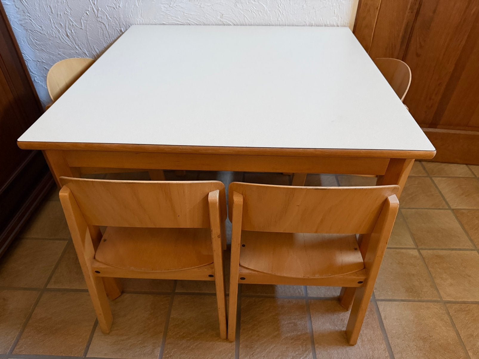 Kindertafel + 4 stoelen, Enfants & Bébés, Enlèvement, Utilisé, Table(s) et Chaise(s)
