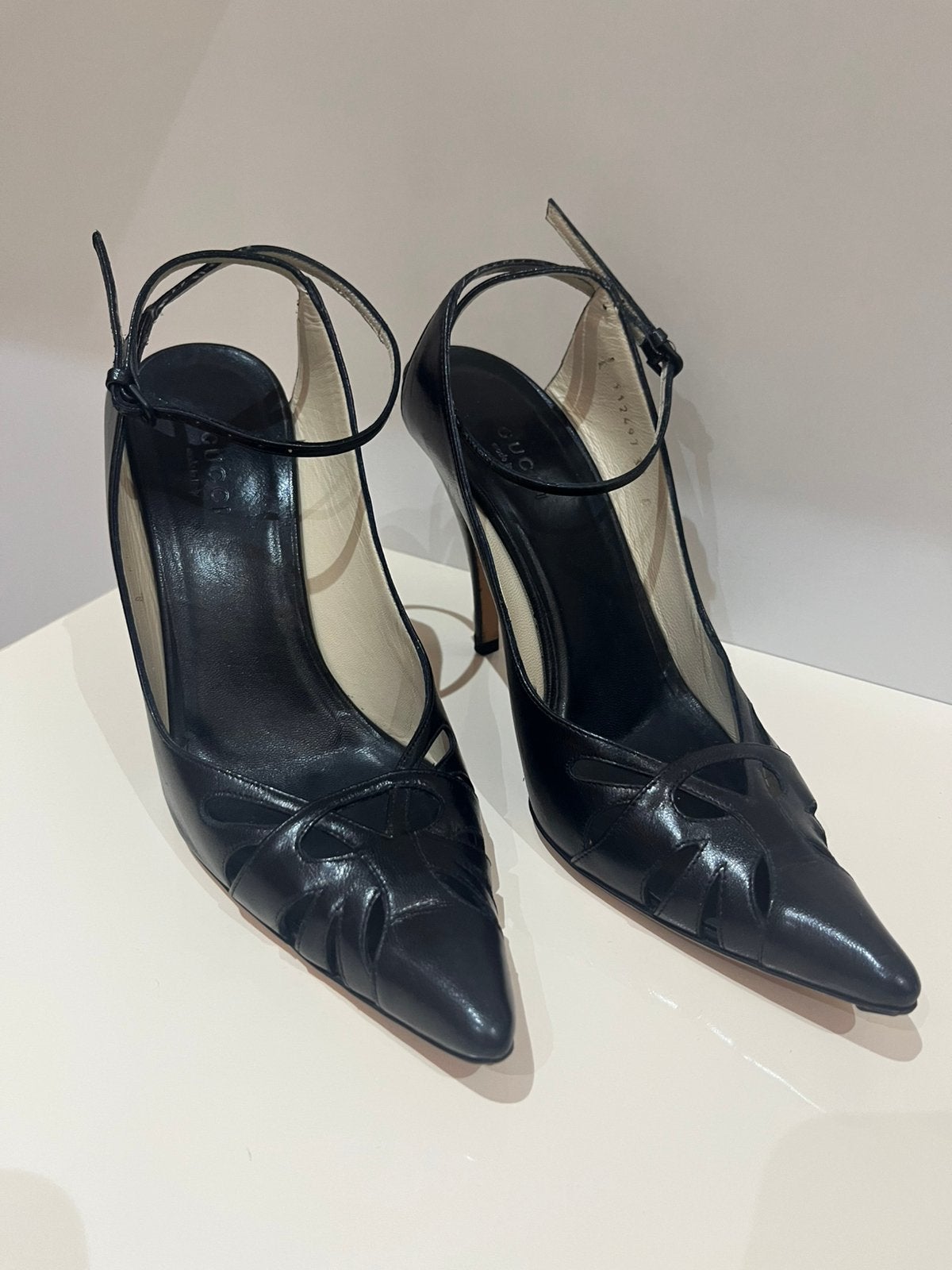 Chaussure pour femme GUCCI en cuir noir pointure 38, Enlèvement, Comme neuf, Noir