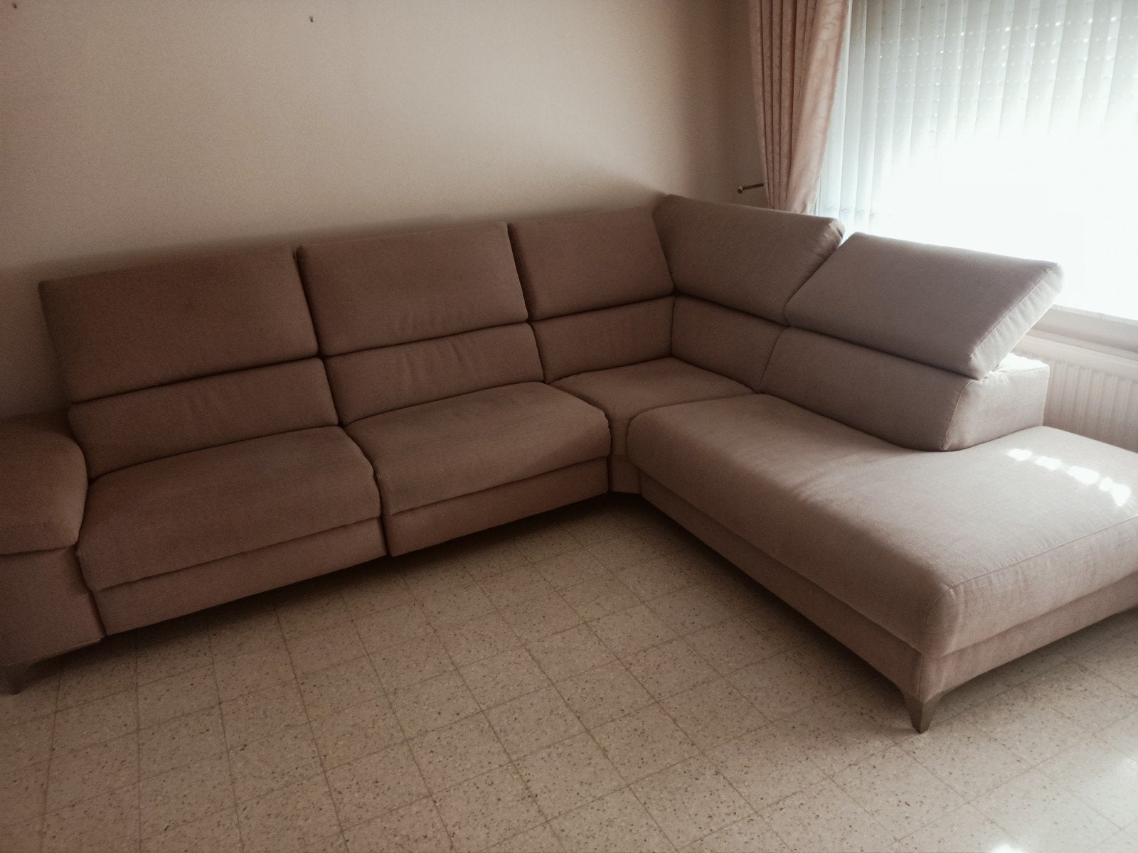 Hoeksalon 230 cm x 300 cm zeer goede staat 2 relex elec., Huis en Inrichting, Zetels | Complete zithoeken, Ophalen, Stof