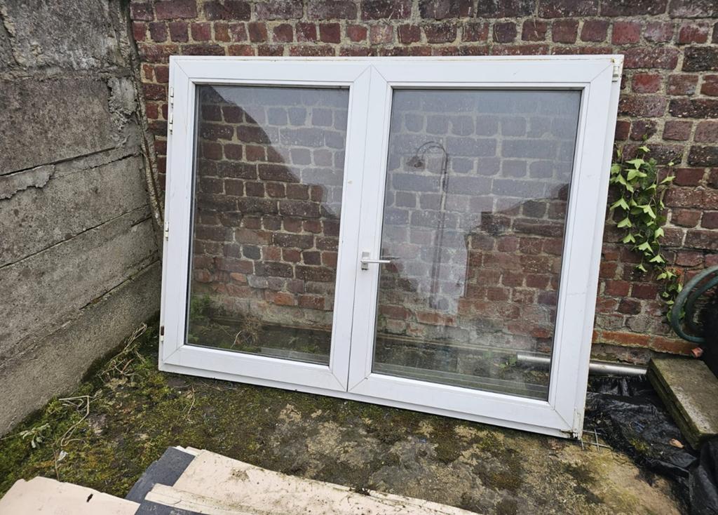 Raamkozijn dubbelglas pvc 132 x 169, Doe-het-zelf en Bouw, Raamkozijnen en Schuifdeuren, Ophalen, Gebruikt, Raamkozijn, 150 tot 225 cm