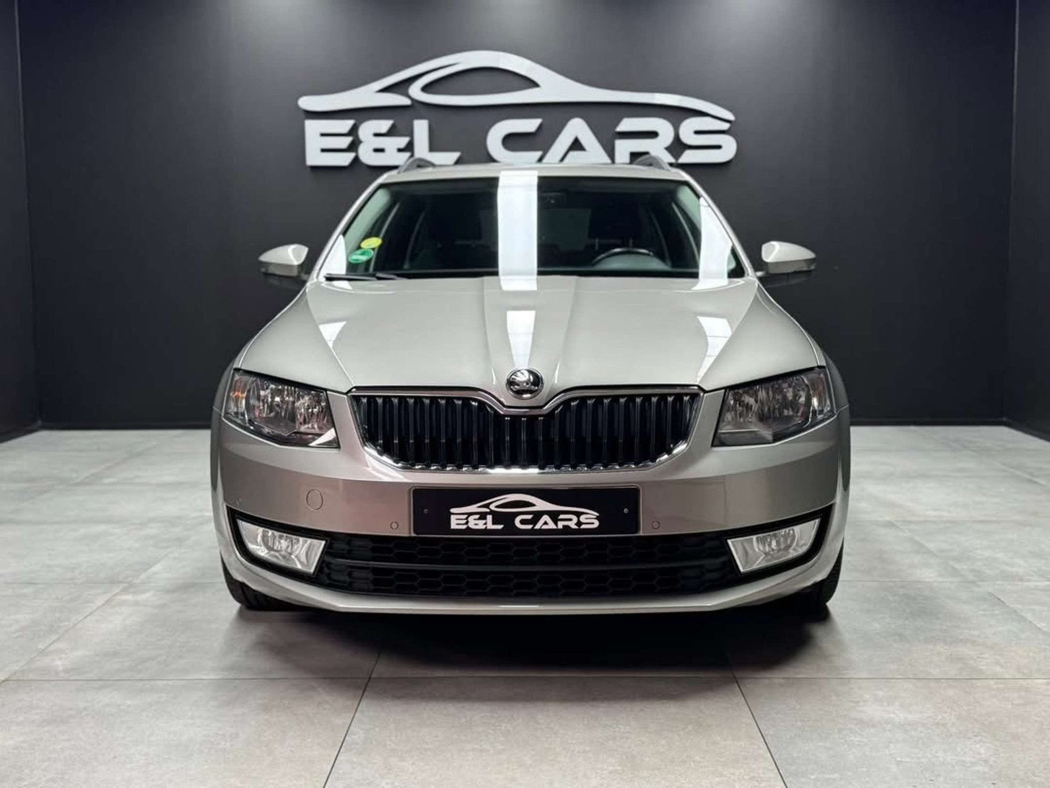 Skoda Octavia Octavia SW 1.6 CR TDi *12 mois de garantie*, Autos, Argent ou Gris, Achat, Euro 6, Noir