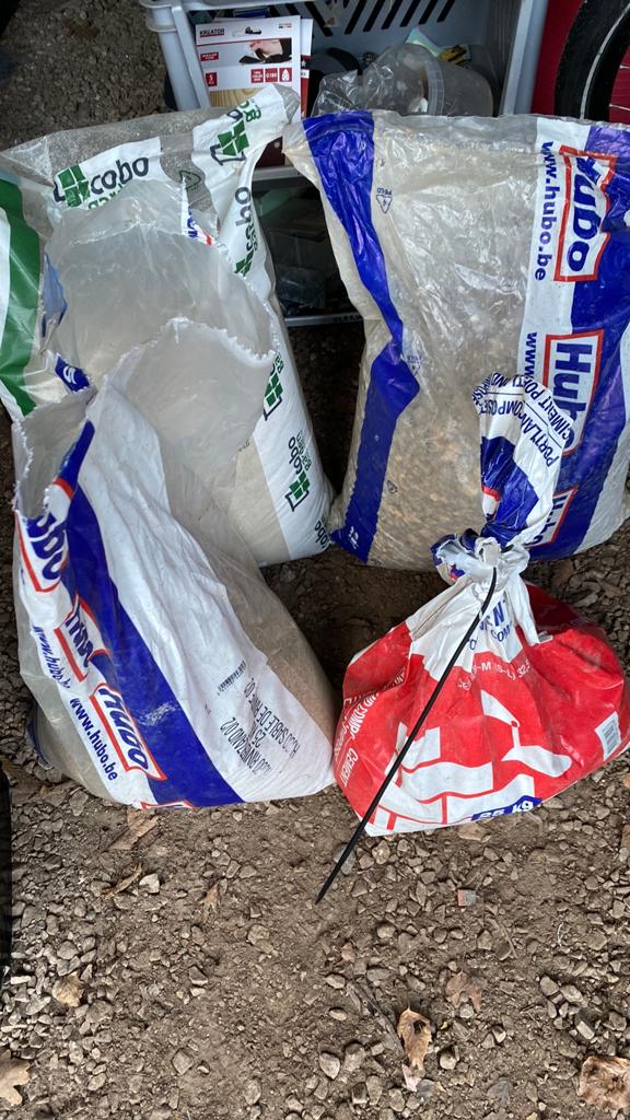 Zand, kiezels en cement gratis, Enlèvement, Comme neuf