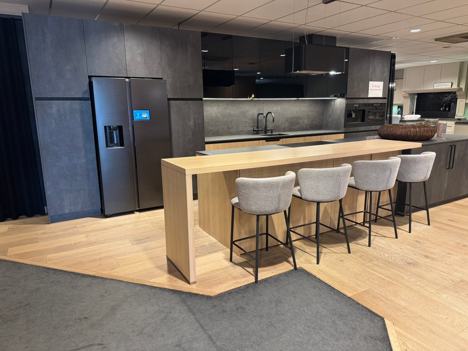 Showroom keuken met laminaat werktablet, Huis en Inrichting, Keuken | Complete keukens, Ophalen, Zo goed als nieuw