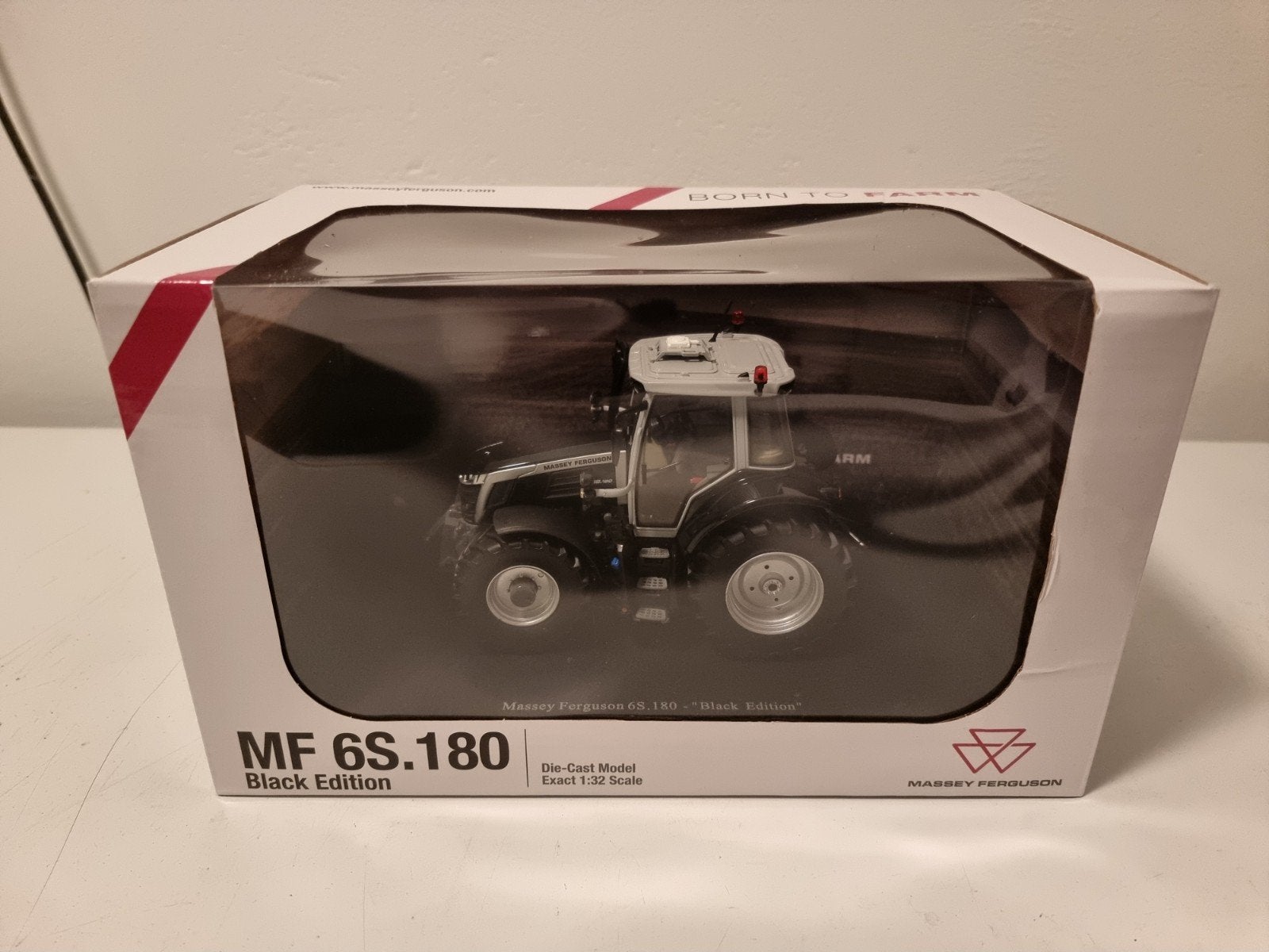 Massey Ferguson 6S.180 Black Universal Hobbies, Hobby & Loisirs créatifs, Voitures miniatures | 1:32, Enlèvement ou Envoi, Neuf