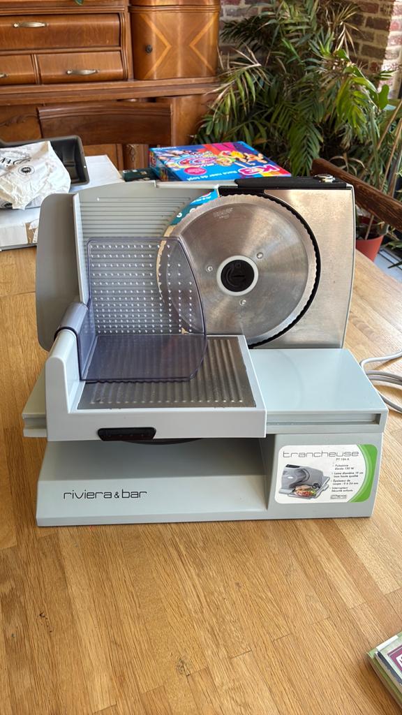Vlees- en broodsnijmachine, RIVIERA&BAR PT194A - SNIJMACHINE, Snijmachine, Ophalen, Zo goed als nieuw