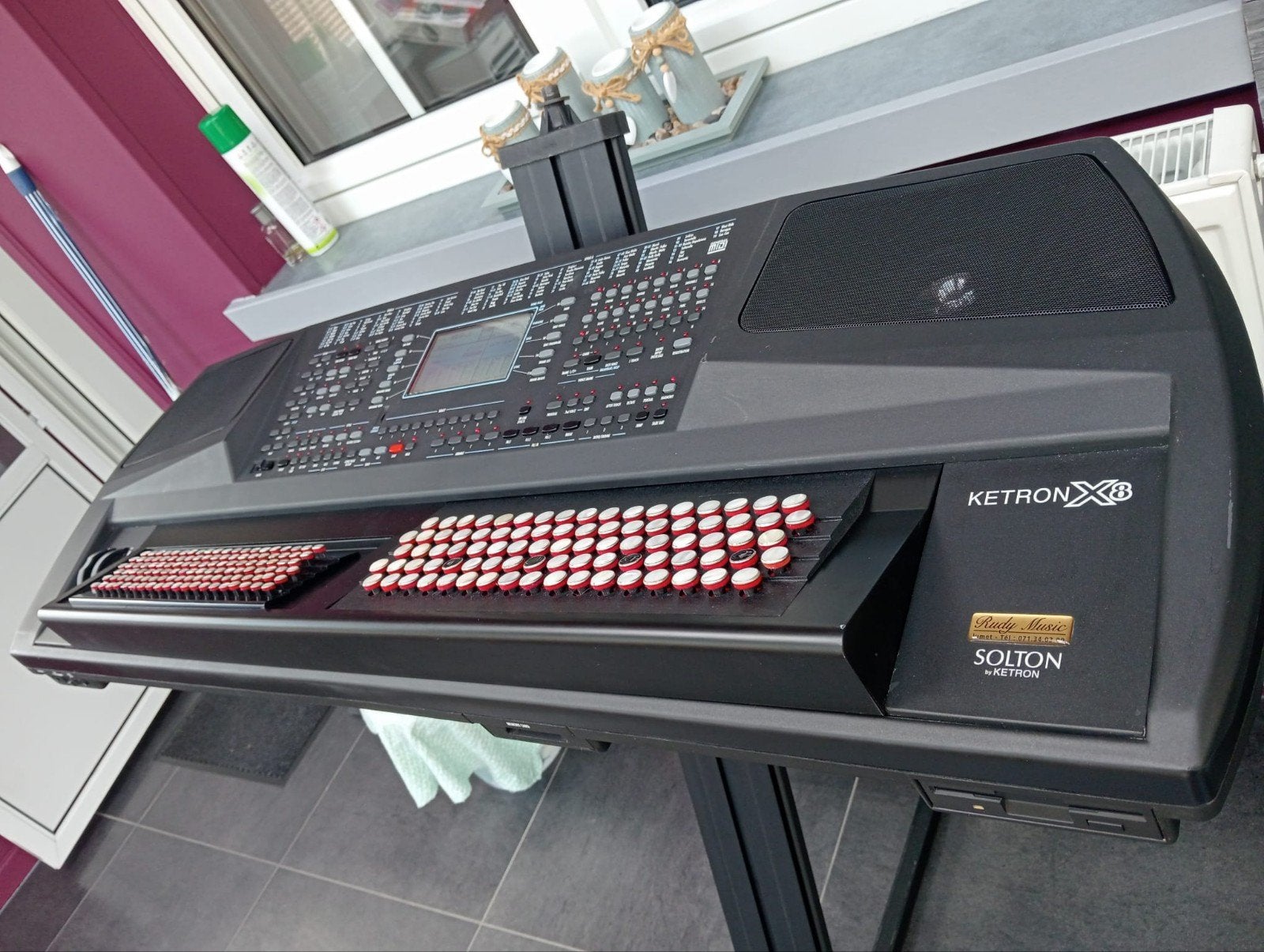 ketron x8.Do 2oudo3 basses belge, Enlèvement, Avec pied