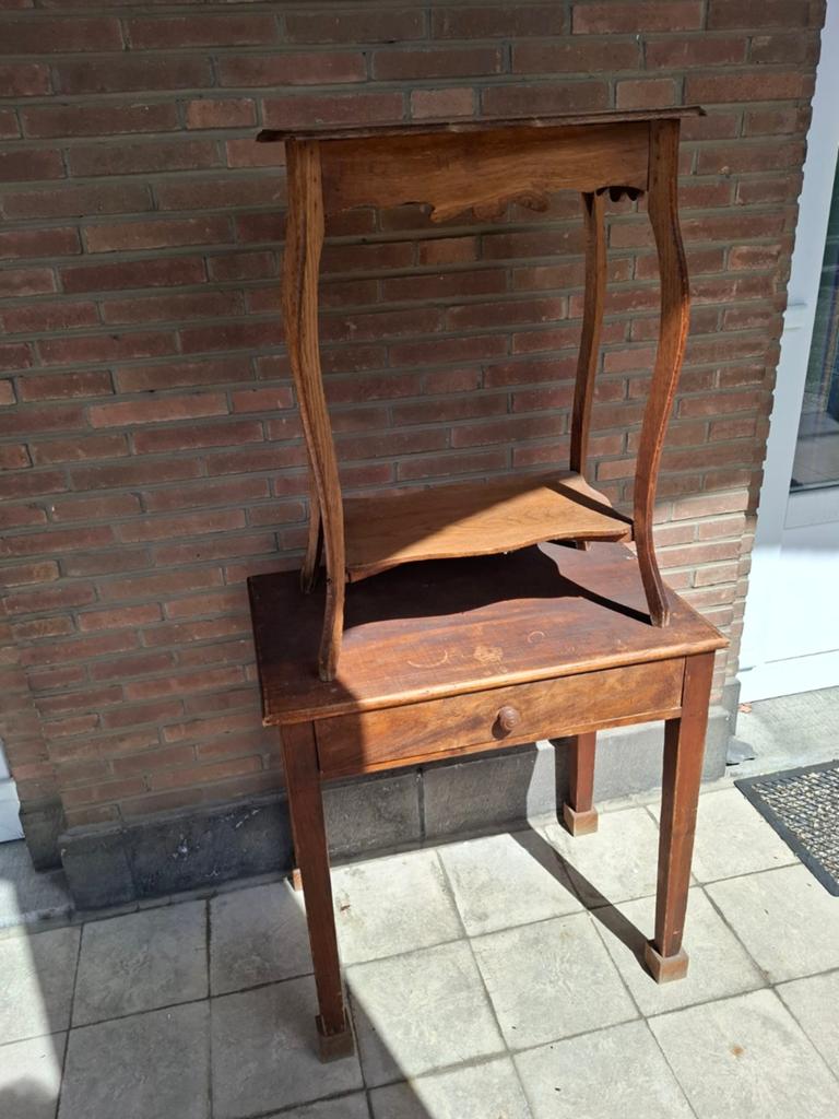 Lot de 2 petites tables anciennes en bois – style rustique, Antiquités & Art, Antiquités | Meubles | Tables, Enlèvement