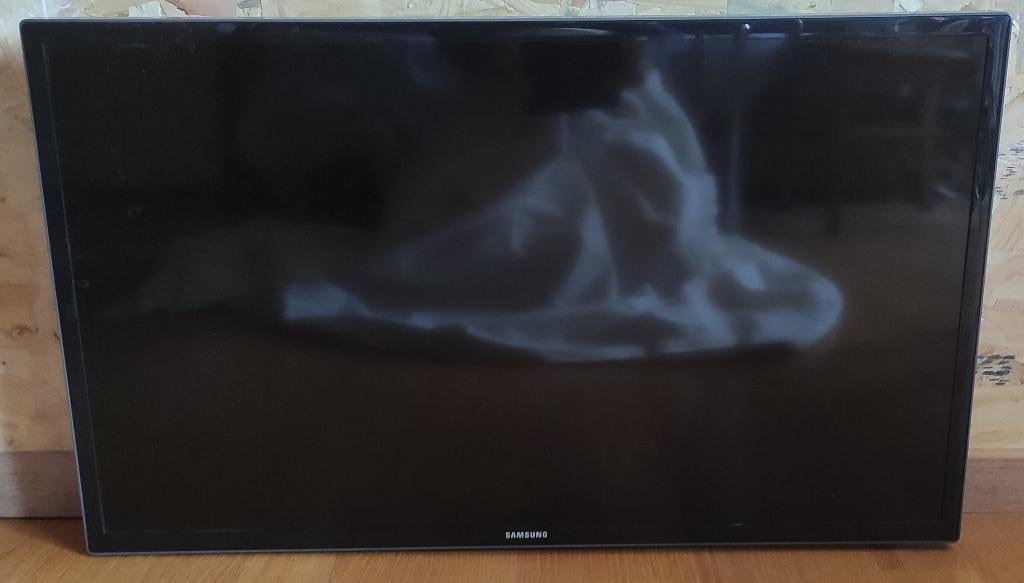 Samsung tv met muurbeugel 80 cm , 32 inch, LED, 50 Hz, 60 à 80 cm, Comme neuf
