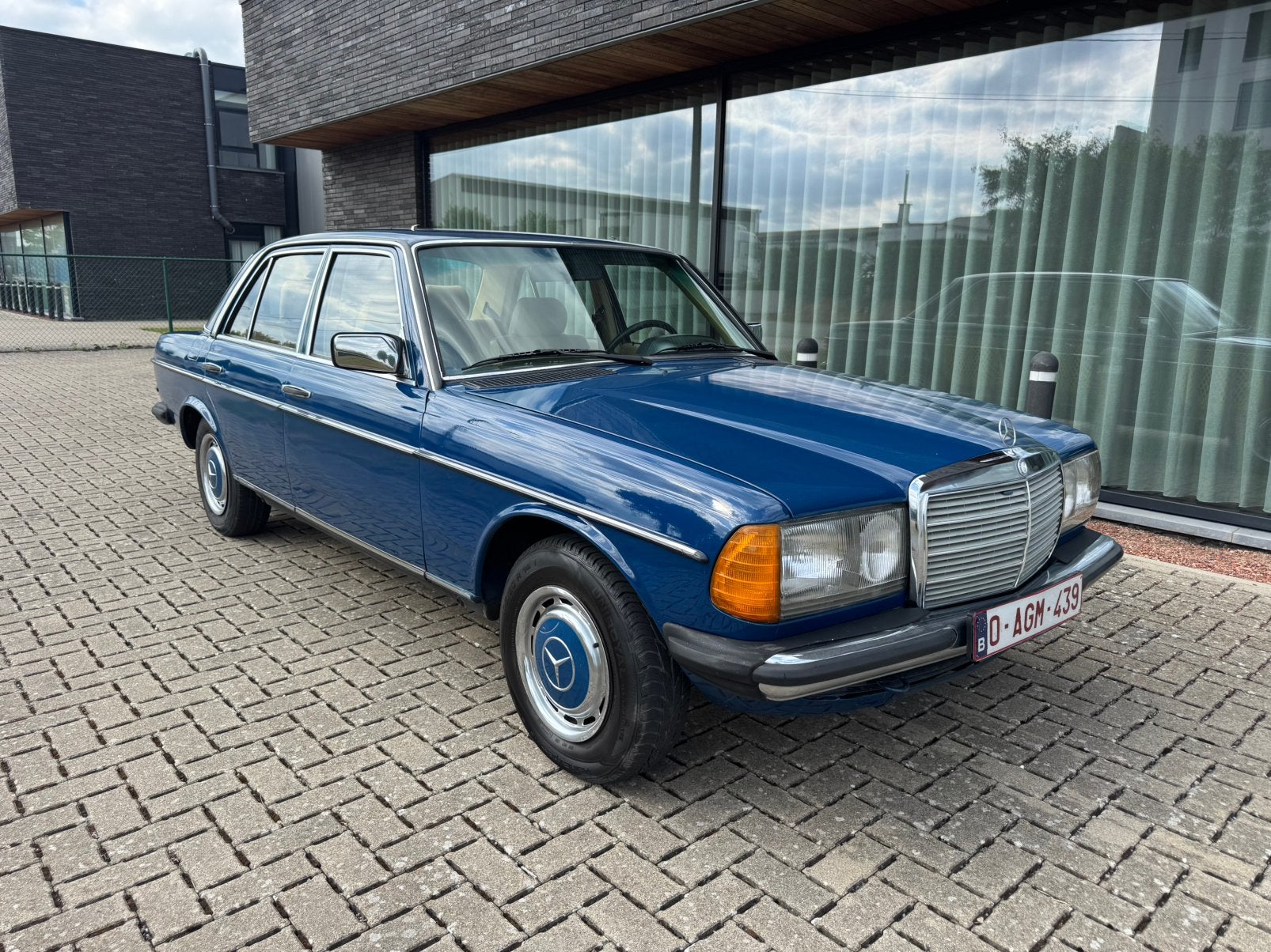 Mercedes-Benz 240D W123 – 1984 – Gekeurd – Zeer mooie staat, Voorwielaandrijving, Stof, Beige, Blauw