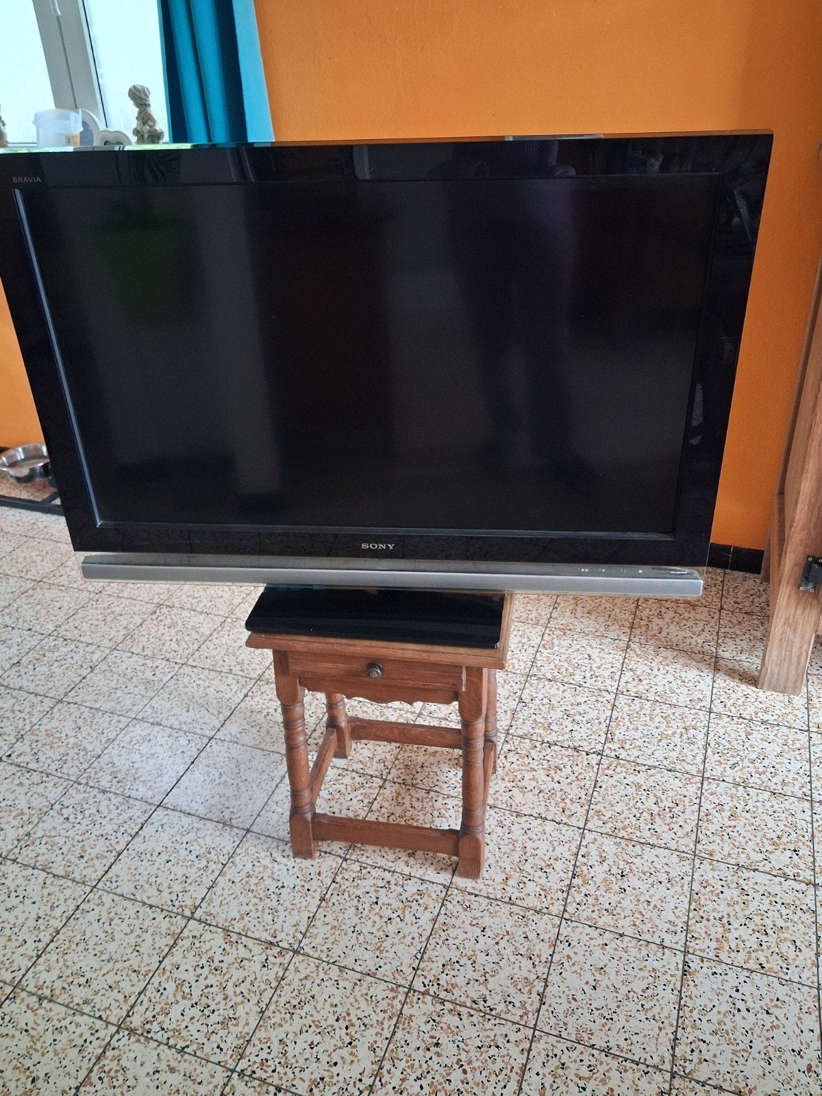 tv sony a vends  100euro, Enlèvement