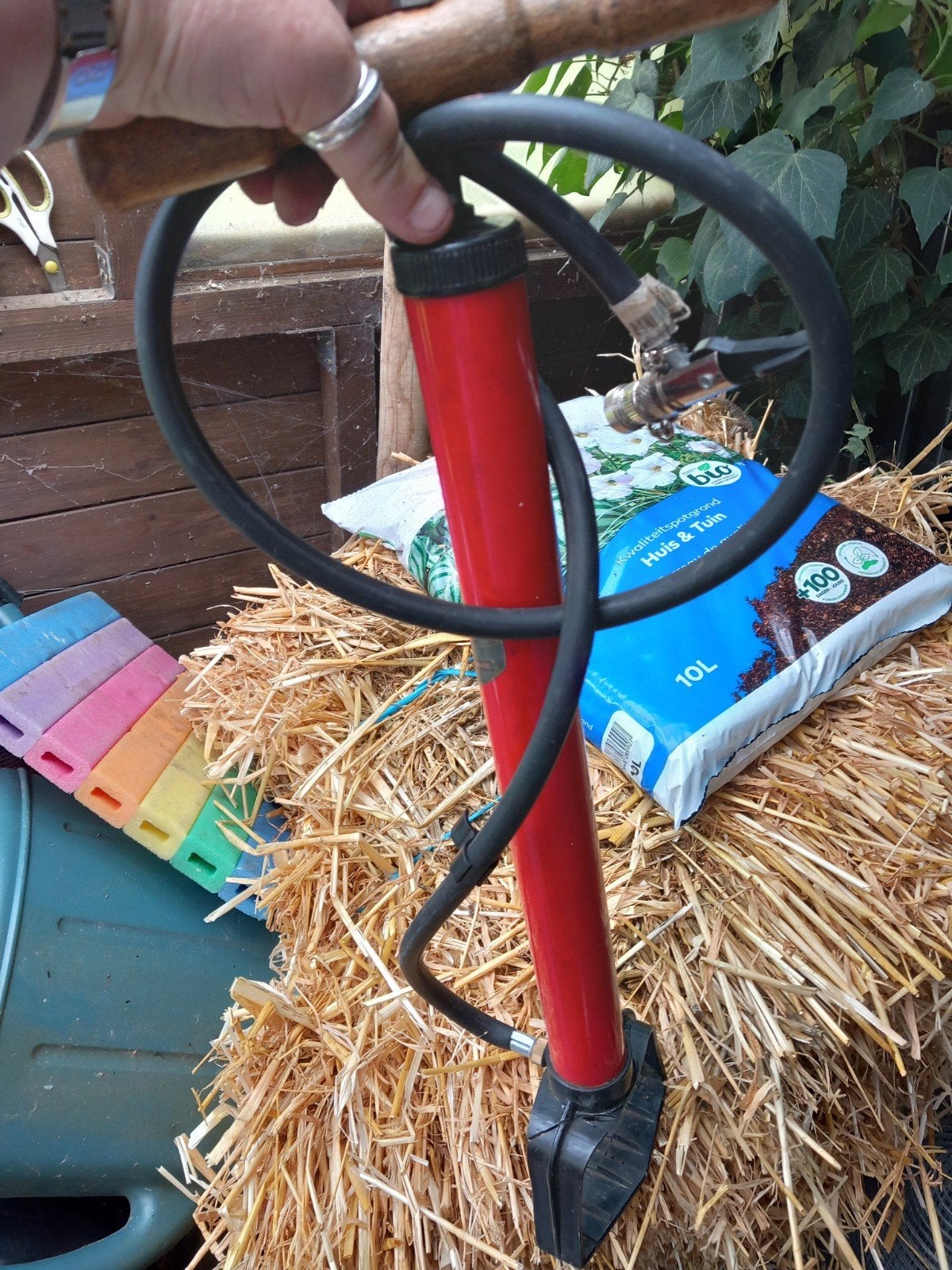 Pomp, Fietsen en Brommers, Ophalen