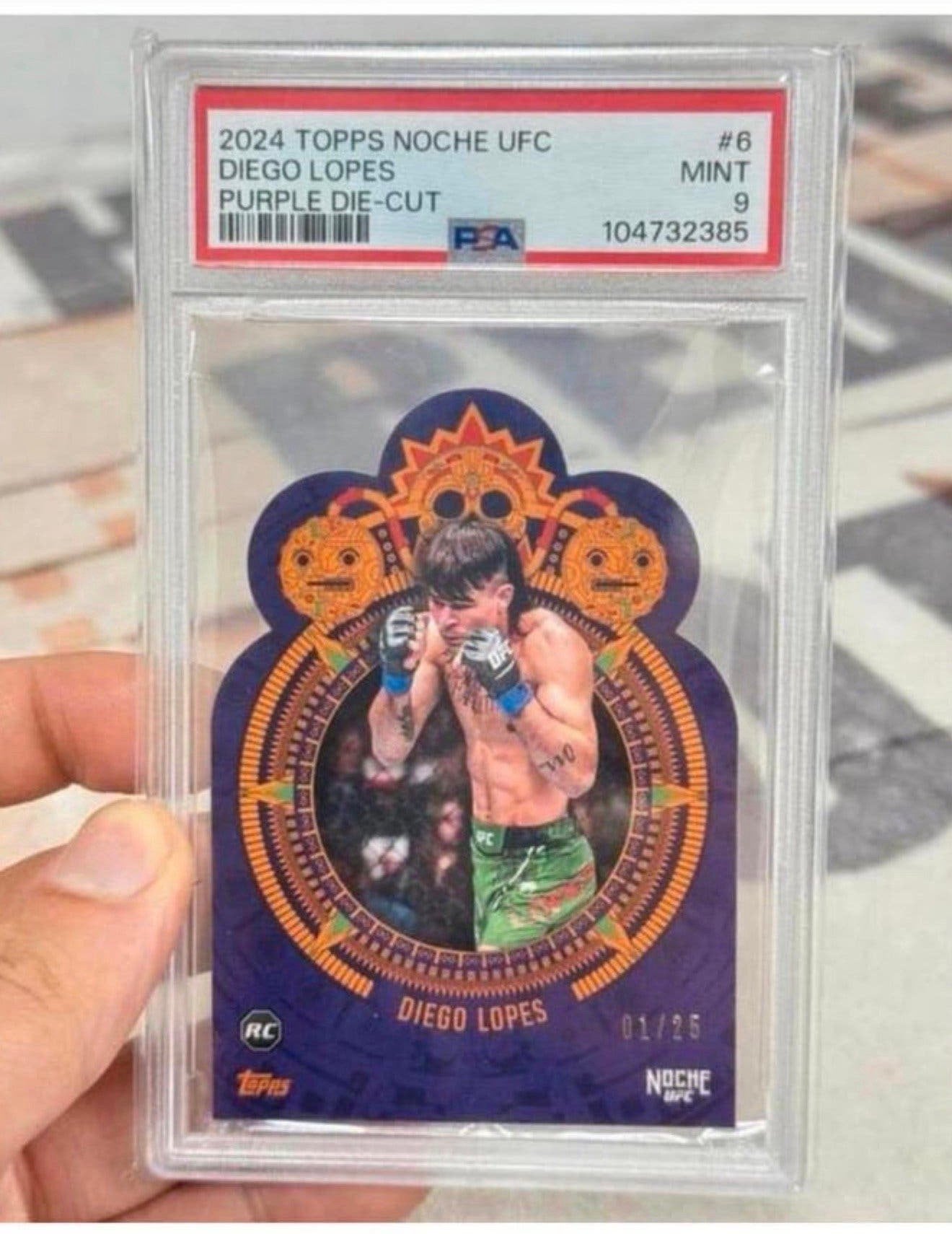 2024 Topps Noche UFC diego lopes Purple diecut /25 nr1 PSA-9, Ophalen of Verzenden, Nieuw, Spelerskaart