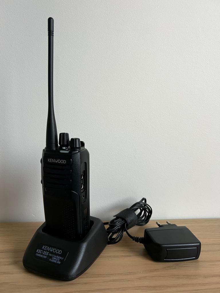 Kenwood NX-1300DE3 portofoon walkietalkie + laadstation, 5 tot 15 km, Ophalen of Verzenden, Zo goed als nieuw, Portofoon of Walkie-talkie
