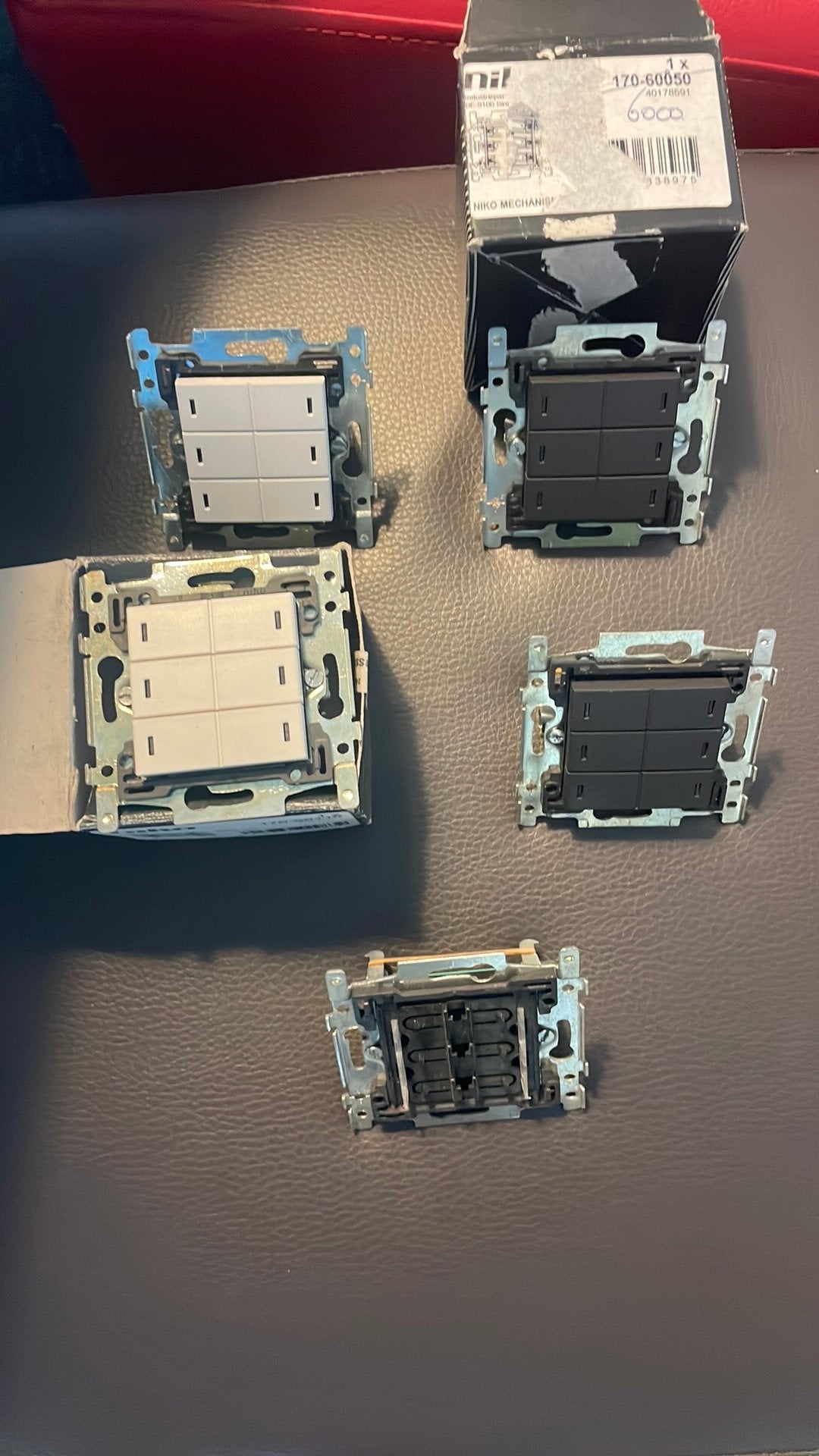 Niko 5 stuks 6 voudige  drukknoppen met led, Bricolage & Construction, Enlèvement ou Envoi, Neuf