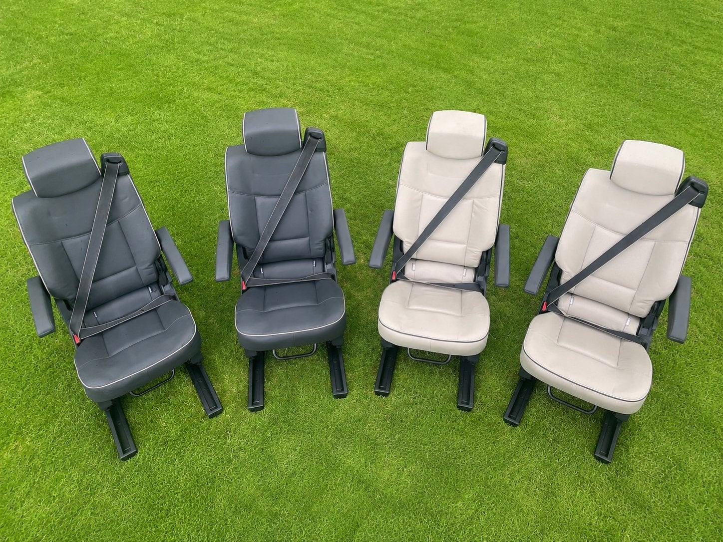 2 Luxe Camperstoelen uitbeembaar op rails met armleuningen, Ophalen, Gebruikt, Triumph