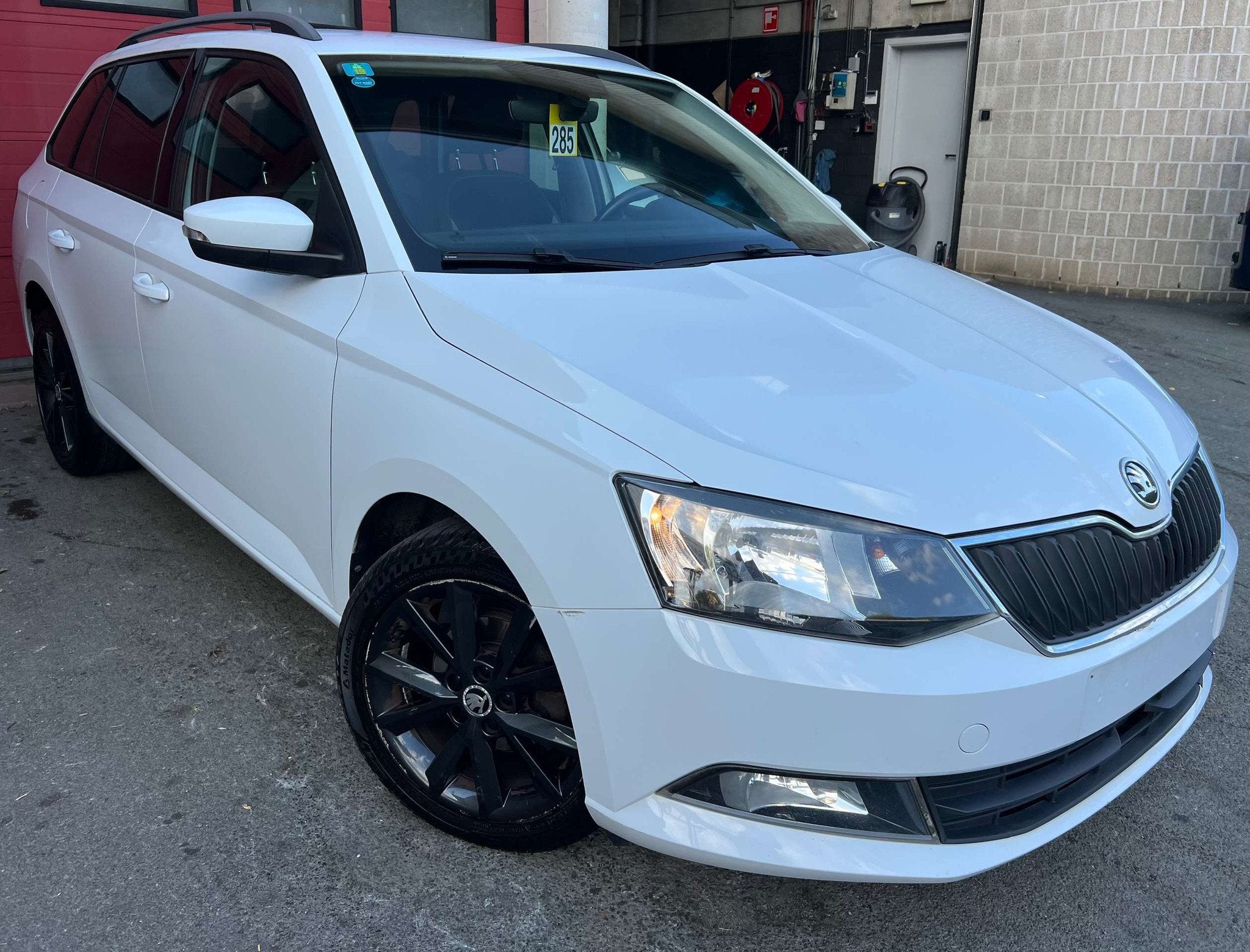 Skoda Fabia SW 1.2 TSI Active + CLIM + NAVI (bj 2016), Auto's, Gebruikt, Euro 6, 4 cilinders, Wit