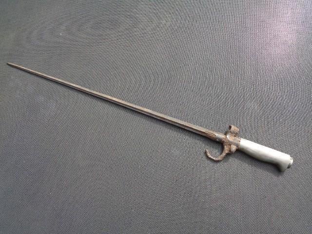 Zoldervondst ! lange LEBEL bajonet met lengte 64 cm, Ophalen of Verzenden, Landmacht, Mes of Dolk