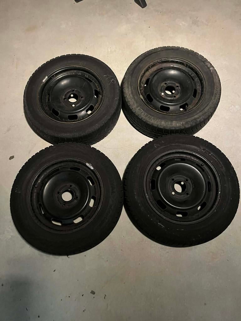 4 pneus hiver UNIROYAL + jantes pour Partner (185/65 R15), Autos : Pièces & Accessoires, Pneus & Jantes, Enlèvement