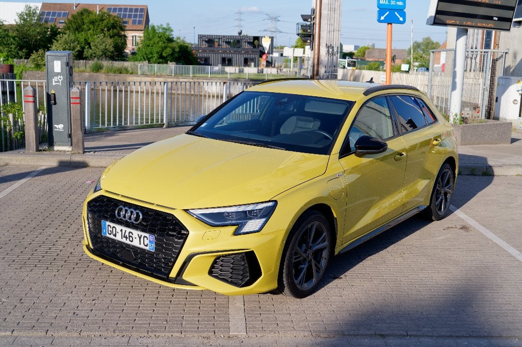 Audi A3 Sportback S line 40 TFSI en Matrix LED, Auto's, Zwart, 5 deurs, Achteruitrijcamera, Te koop