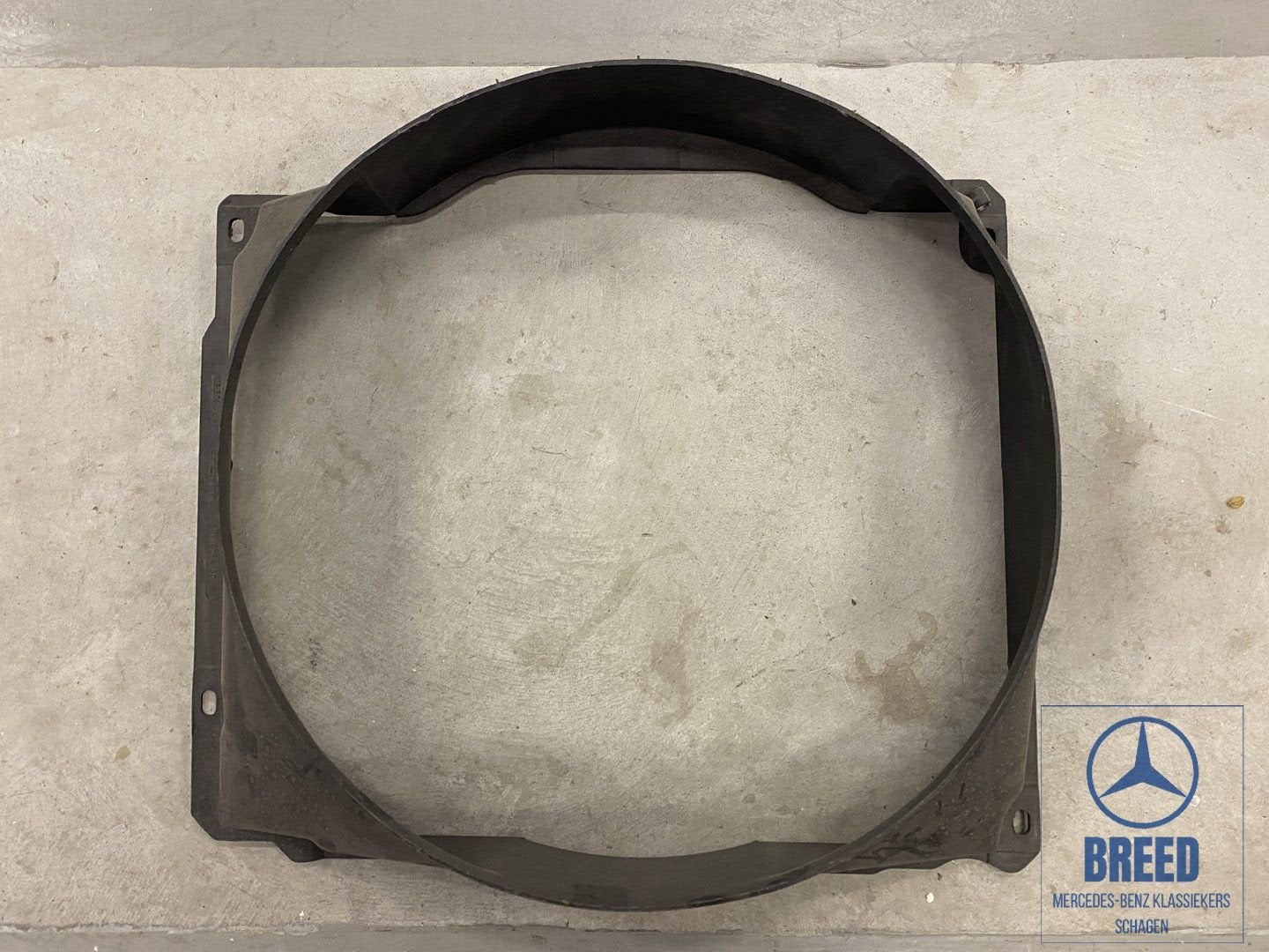 NOS radiateurkap voor Mercedes-Benz W115 200 220 200D 220D, Neuf, -, -, Enlèvement ou Envoi