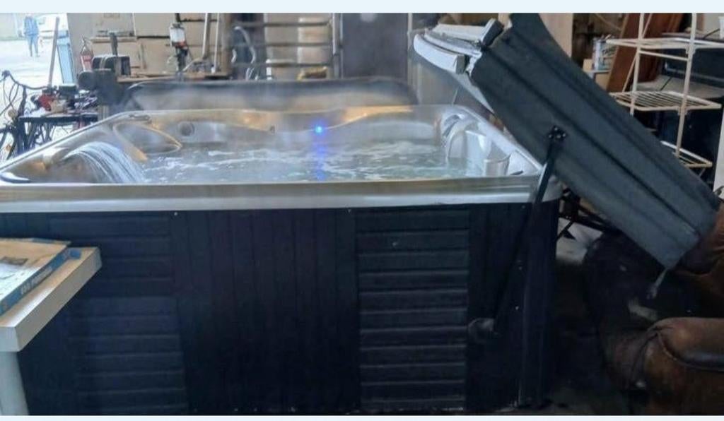 Jacuzzi met garantie! Gratis geleverd en geplaatst!!, Ophalen of Verzenden