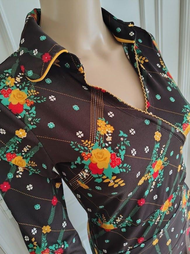 retro look jurk van zoe loveborn  als nieuw <3, Kleding | Dames, Bruin, Verzenden, Zoe loveborn, Zo goed als nieuw