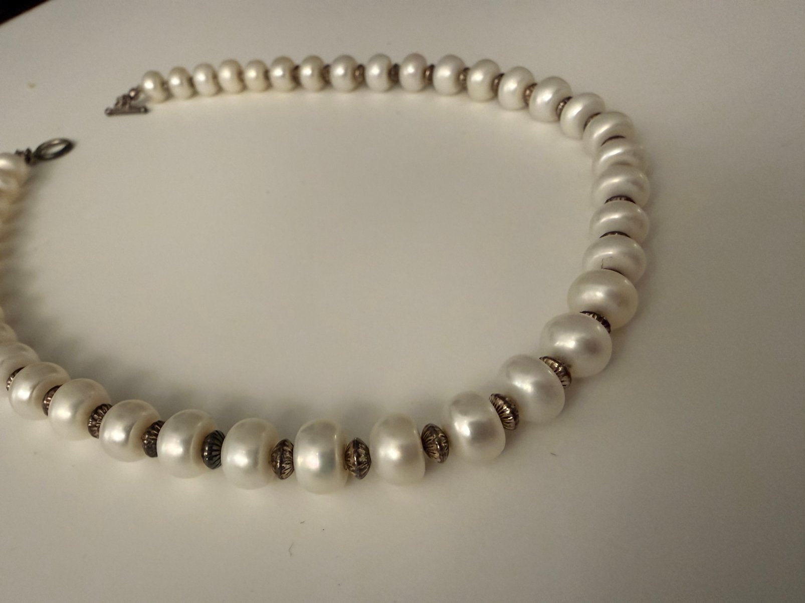 Collier de perles de culture blanches – fermoir argenté, Enlèvement ou Envoi, Comme neuf, Argent, Argent