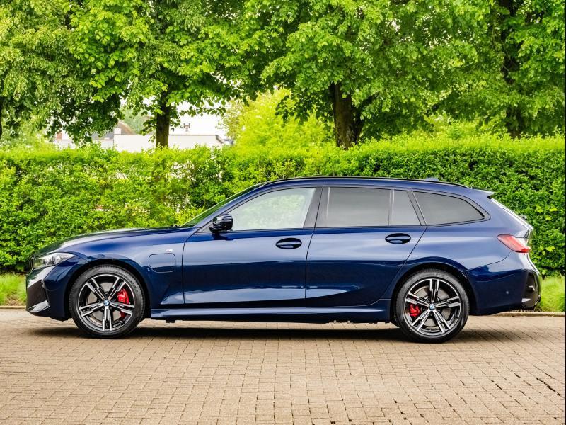 BMW Serie 3 330 Touring/M-Sport PRO, Automaat, 292 pk, Blauw, 216 kW