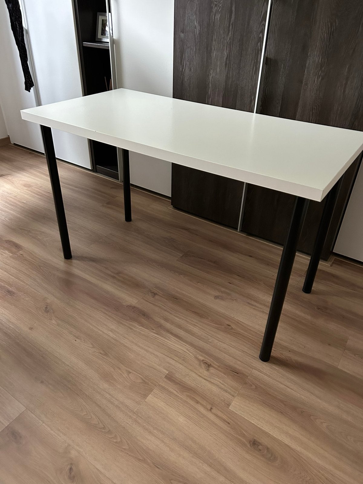 Bureau IKEA, Ophalen, Zo goed als nieuw