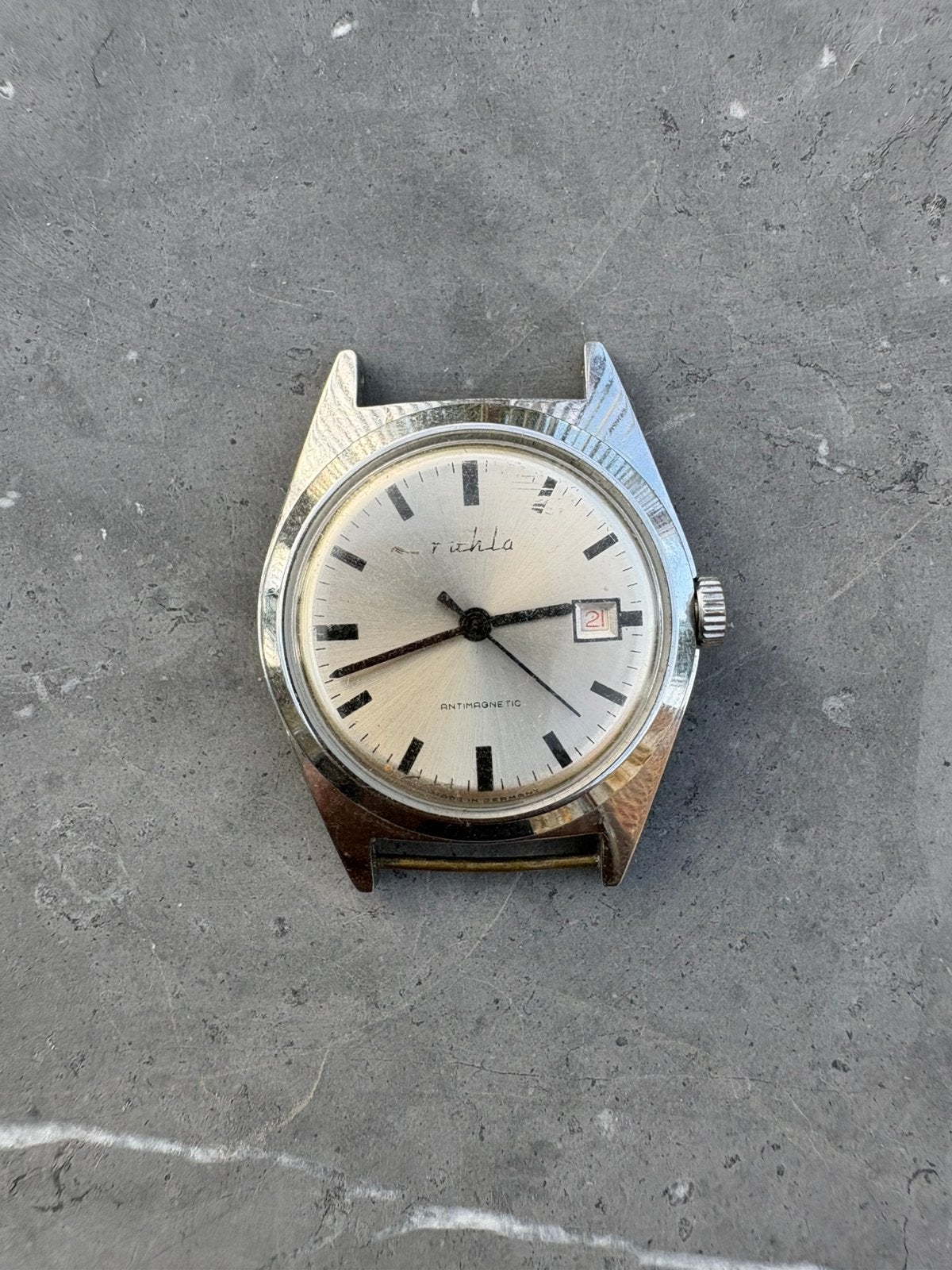 Montre mecanique vintage  UMF Ruhla Antimagnetic, Enlèvement