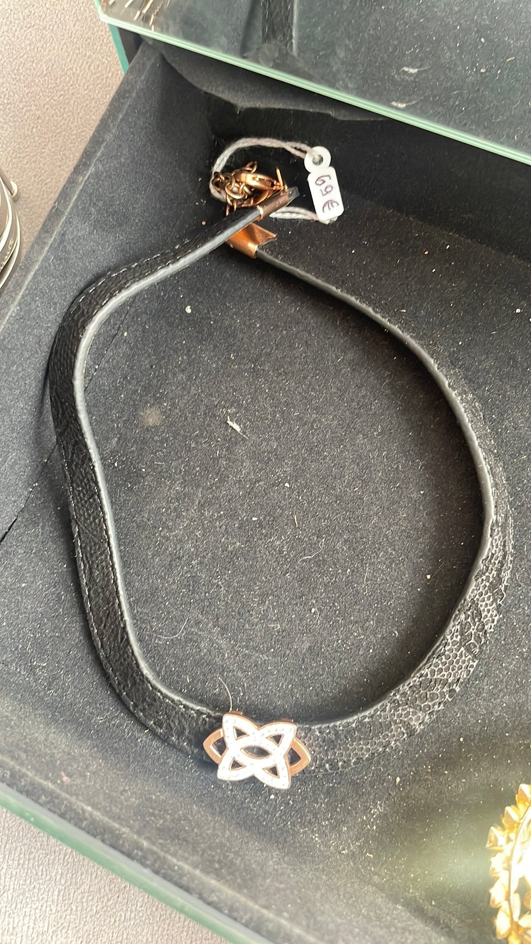 Collier victoria neuve, Bijoux, Sacs & Beauté, Enlèvement, Comme neuf