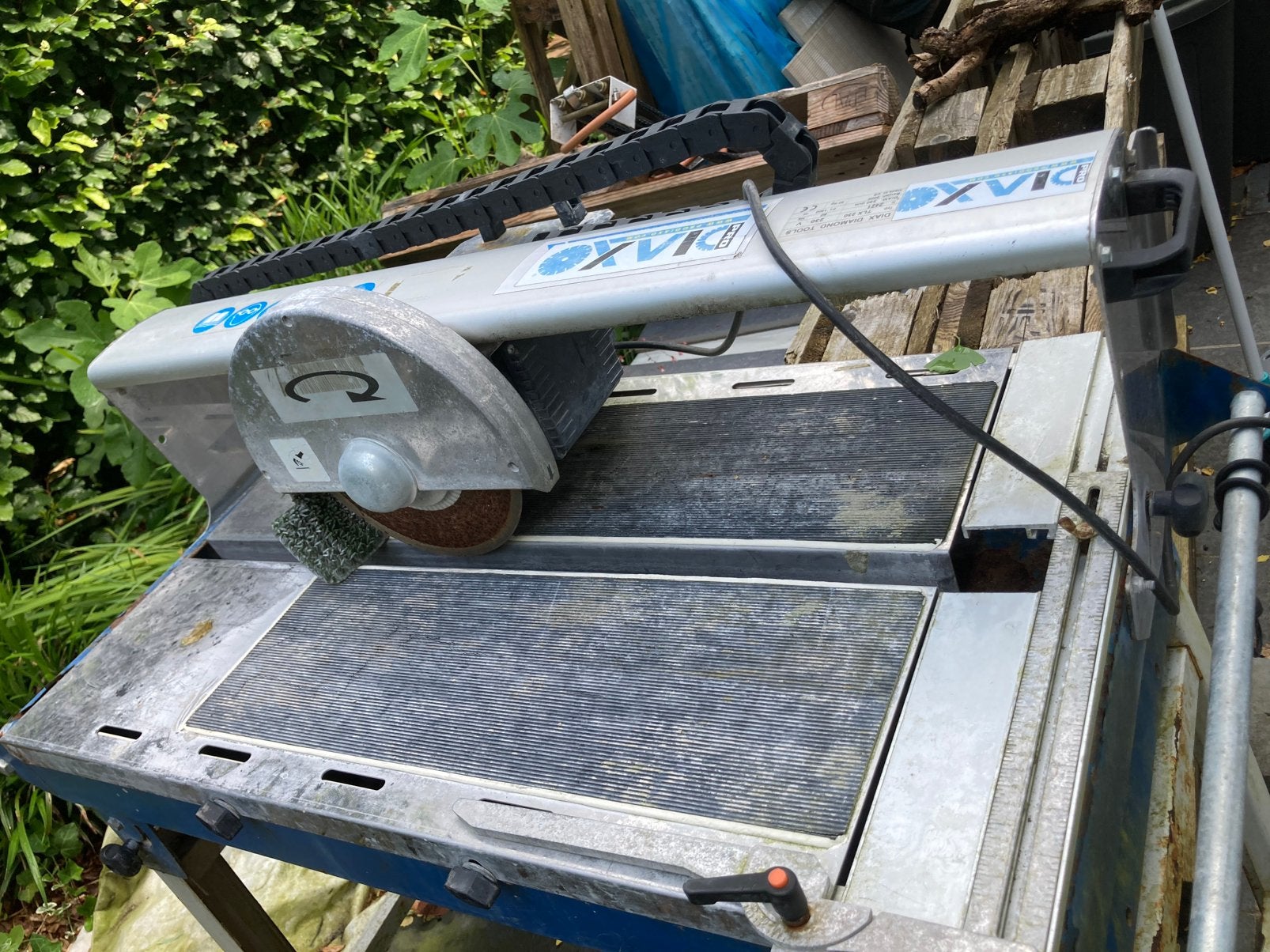 Tegelzaagmachine, Enlèvement