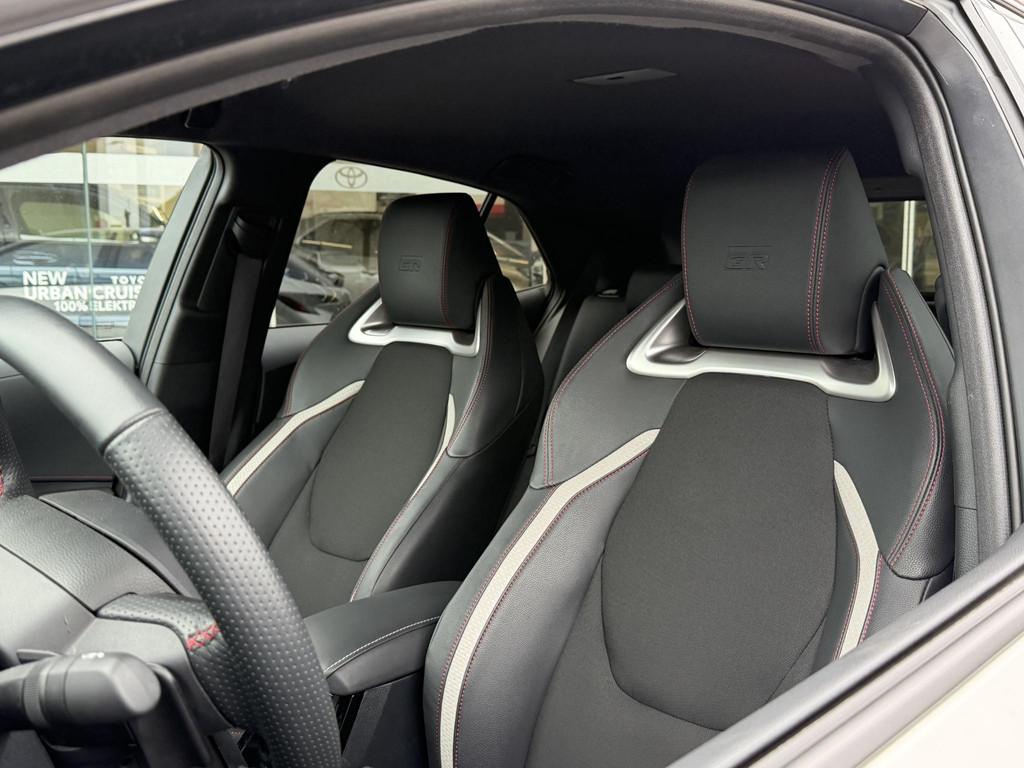 Toyota Corolla Hatchback 1.8 Hybrid GR Sport e-CVT, Auto's, Gebruikt, 750 kg, https://public.car-pass.be/vhr/e793ac90-93f2-4f70-a061-6870df515b49