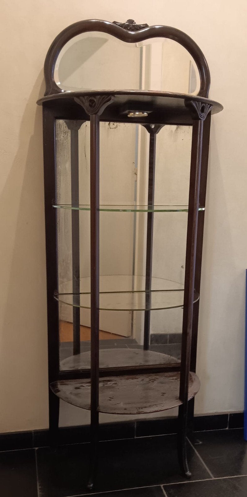 Vitrine Art Nouveau, Enlèvement