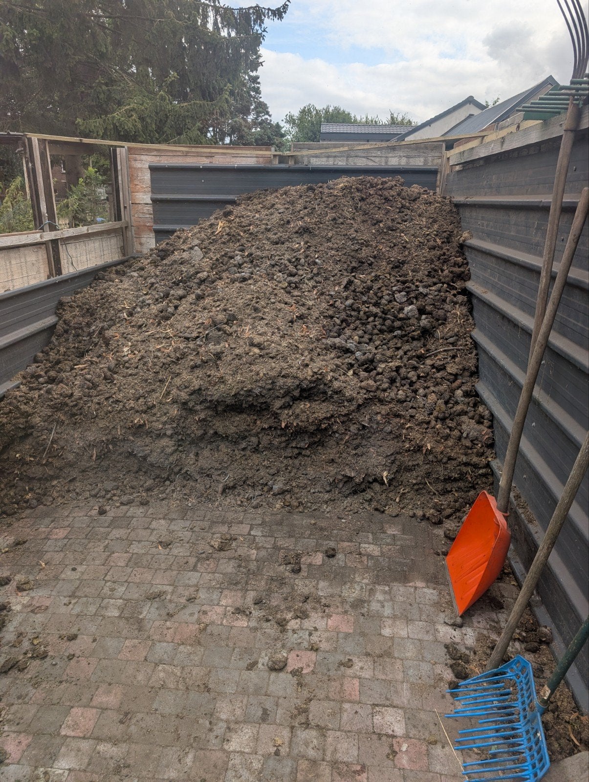 Gratis paardenmest!, Ophalen