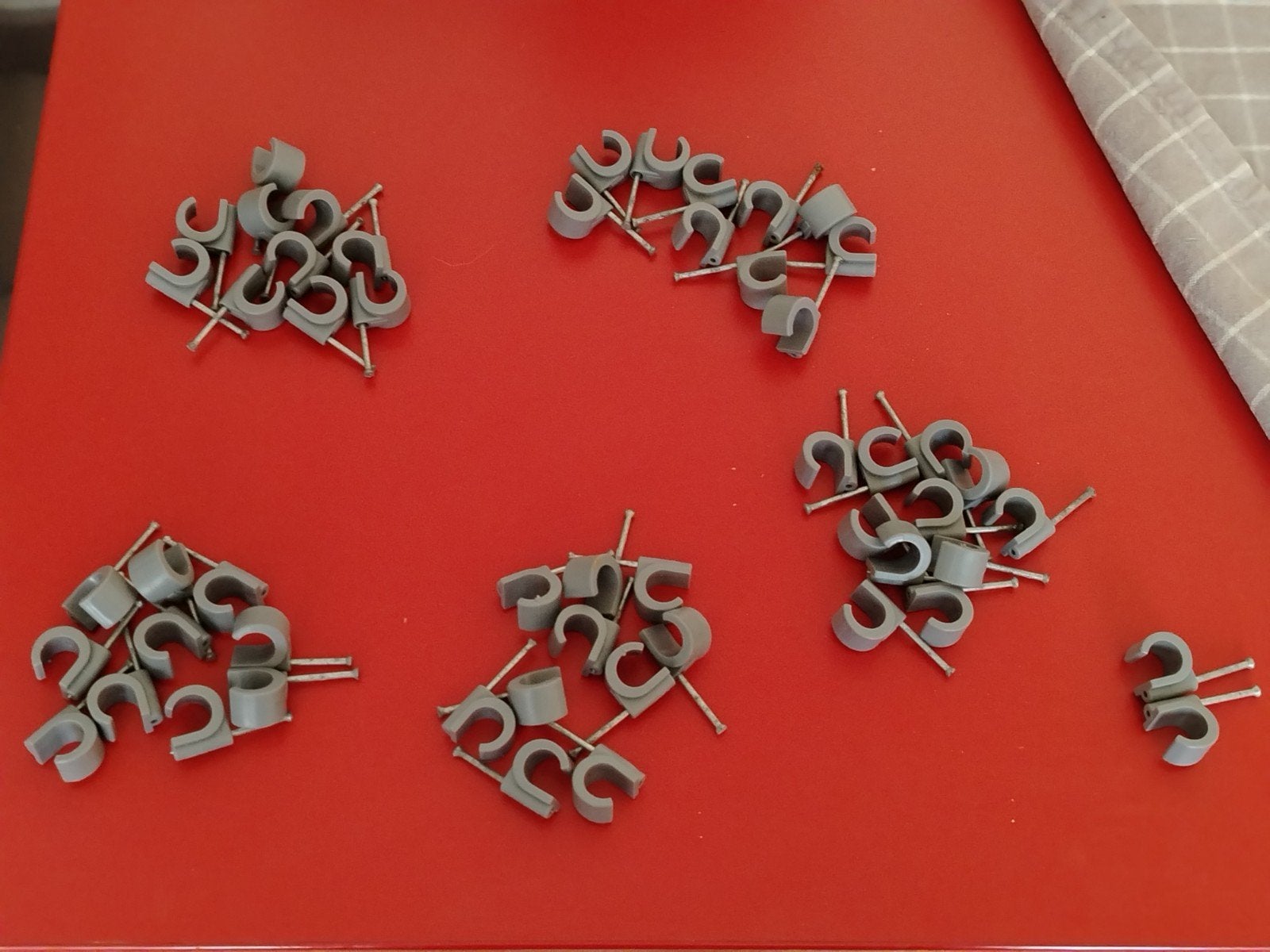 FIXATIONS CÂBLE AU MUR, Enlèvement