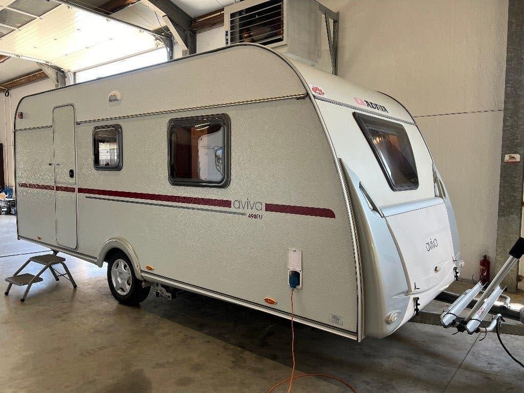 Adria Aviva 490 PU + MOVER, Caravans en Kamperen, Queensbed, Bedrijf, Treinzit, 750 - 1000 kg