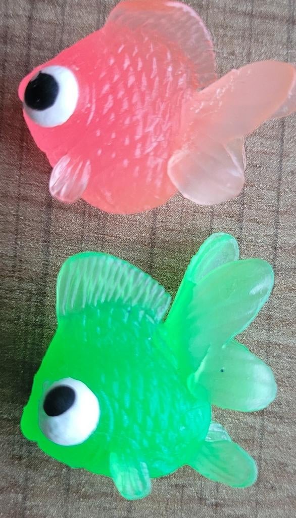2 rubberen miniatuur visjes, Ophalen of Verzenden, Zo goed als nieuw