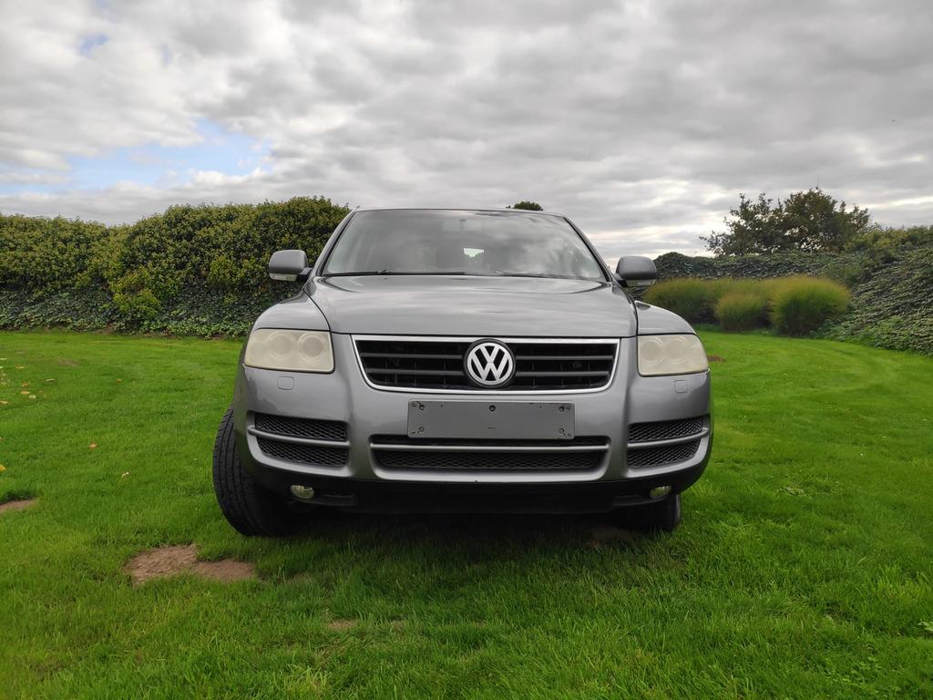 Volkswagen Touareg 3.2 Essence 225ooo km 2ème propriétaire, Autos, Argent ou Gris, Achat, Entreprise, Carnet d'entretien