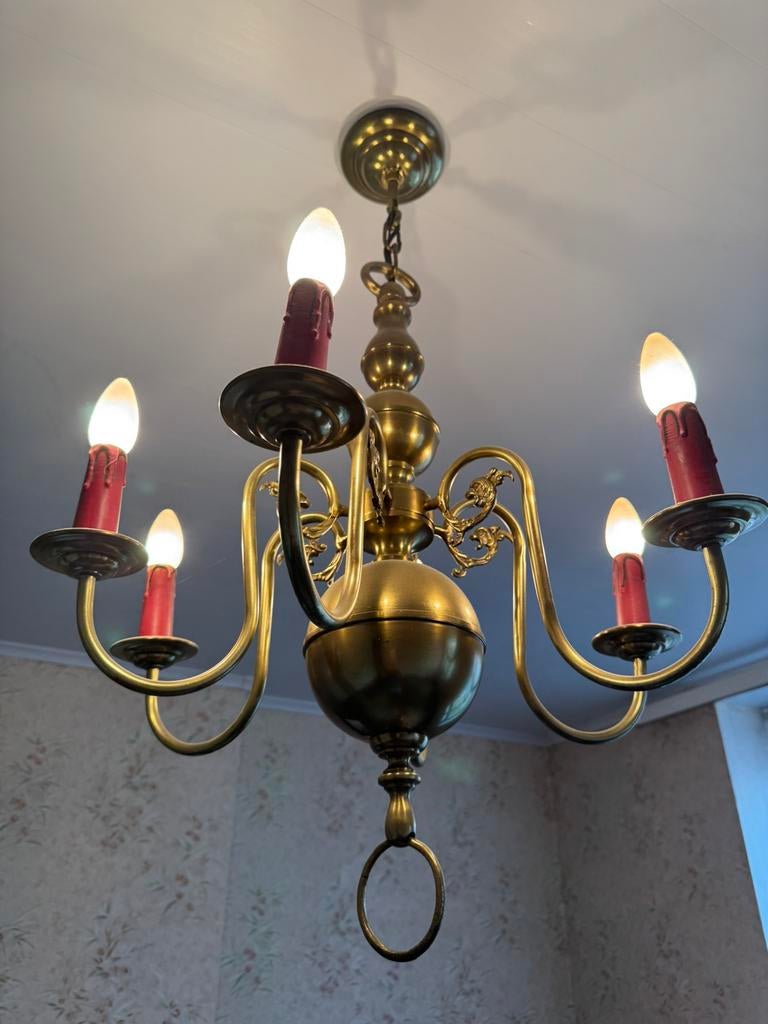 Lustre style hollandais, Enlèvement, Utilisé