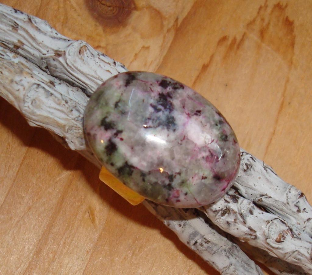 Verstelbare goudkleurige ring met ruby in zoisiet, Bijoux, Sacs & Beauté, Bagues, Envoi, Or, Fer ou Acier, Avec pierre précieuse