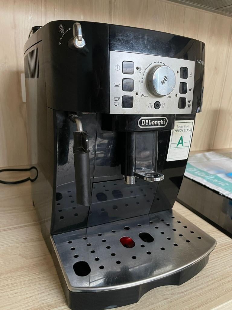 Cafetière De'Longhi Magnifica S., Electroménager, Café en grains, 2 à 4 tasses, Utilisé, Enlèvement