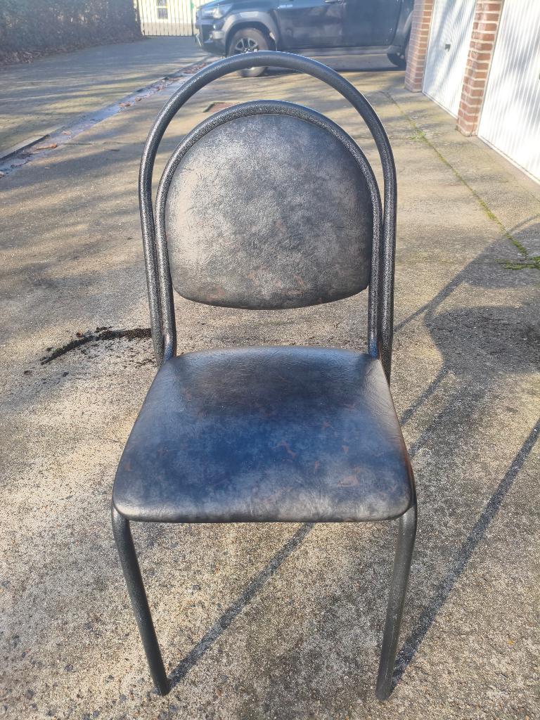 4 goed gebouwde zwarte metalen stoelen, Huis en Inrichting, Ophalen, Zwart, Zo goed als nieuw, Vier