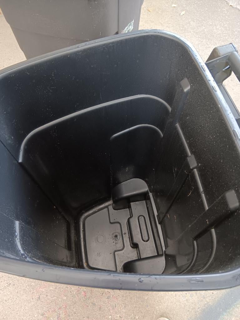 POUBELLES  110 litres (2), Enlèvement