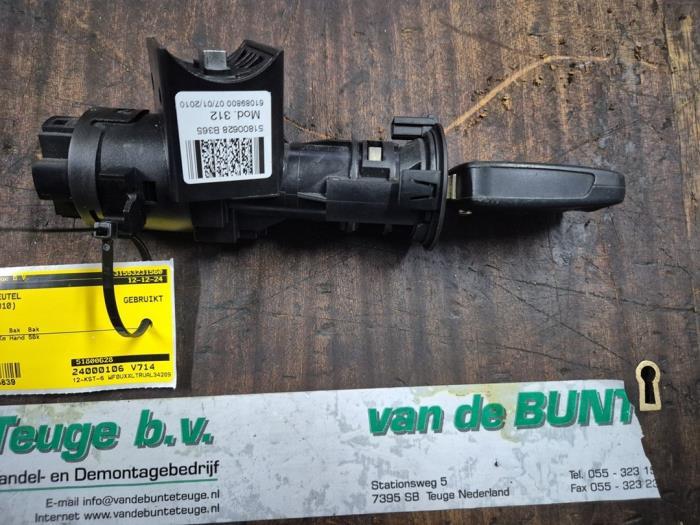 Kontaktslot + Sleutel van een Ford KA, Gebruikt, -, -, Ophalen of Verzenden