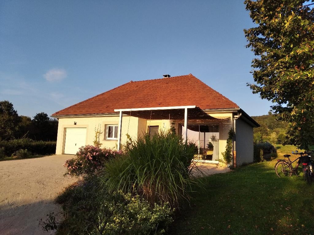 Gelijkvloers huis, dominant uitzicht in een rustige omgeving, Immo, Buitenland, Frankrijk, Woonhuis, Dorp