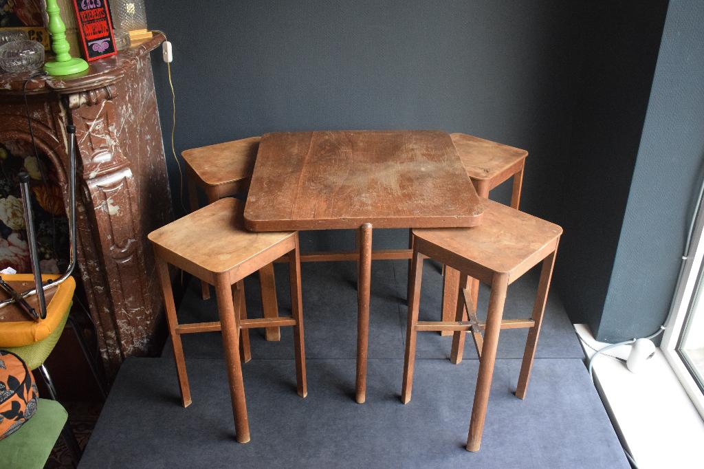 Table et tabourets "gigognes", Enlèvement