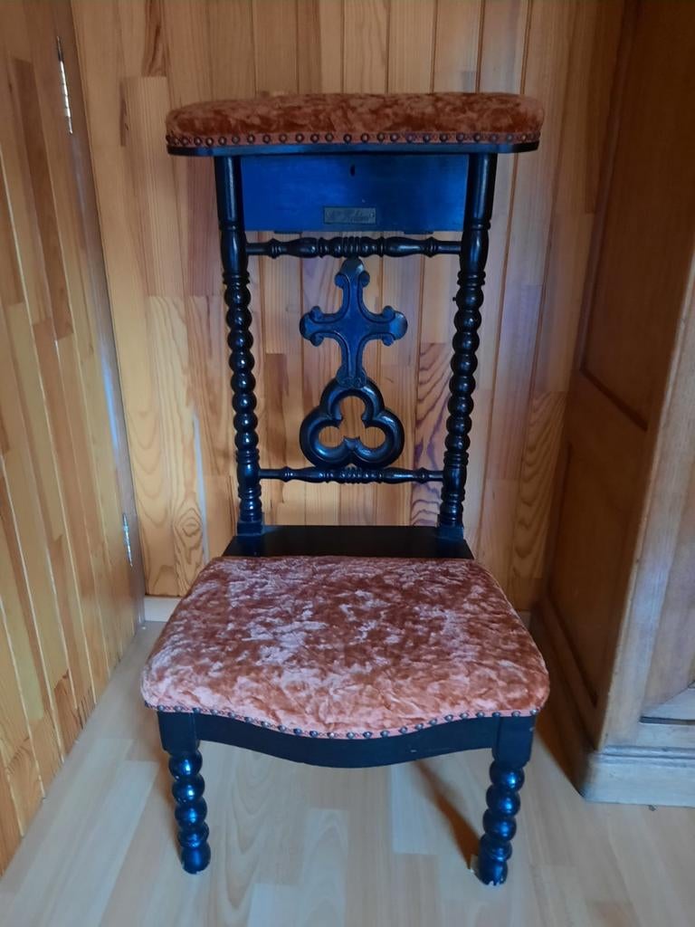 Chaise Prie Dieu, Enlèvement
